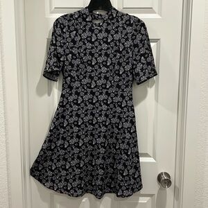 H&M dress black with small white flowers size 6